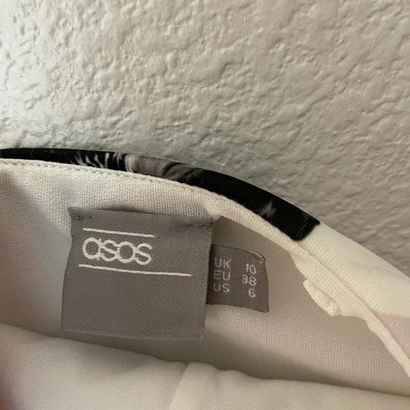 Strapless maternity body con maternity dress. Size 6 - Picture 3 of 3